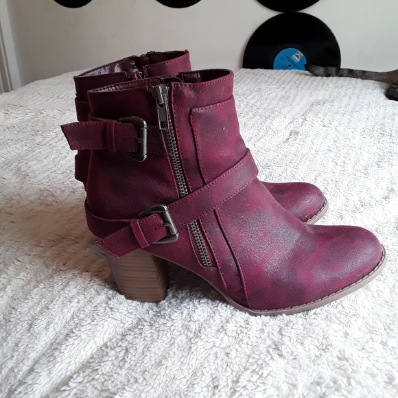 Boots - Picture 2 of 4